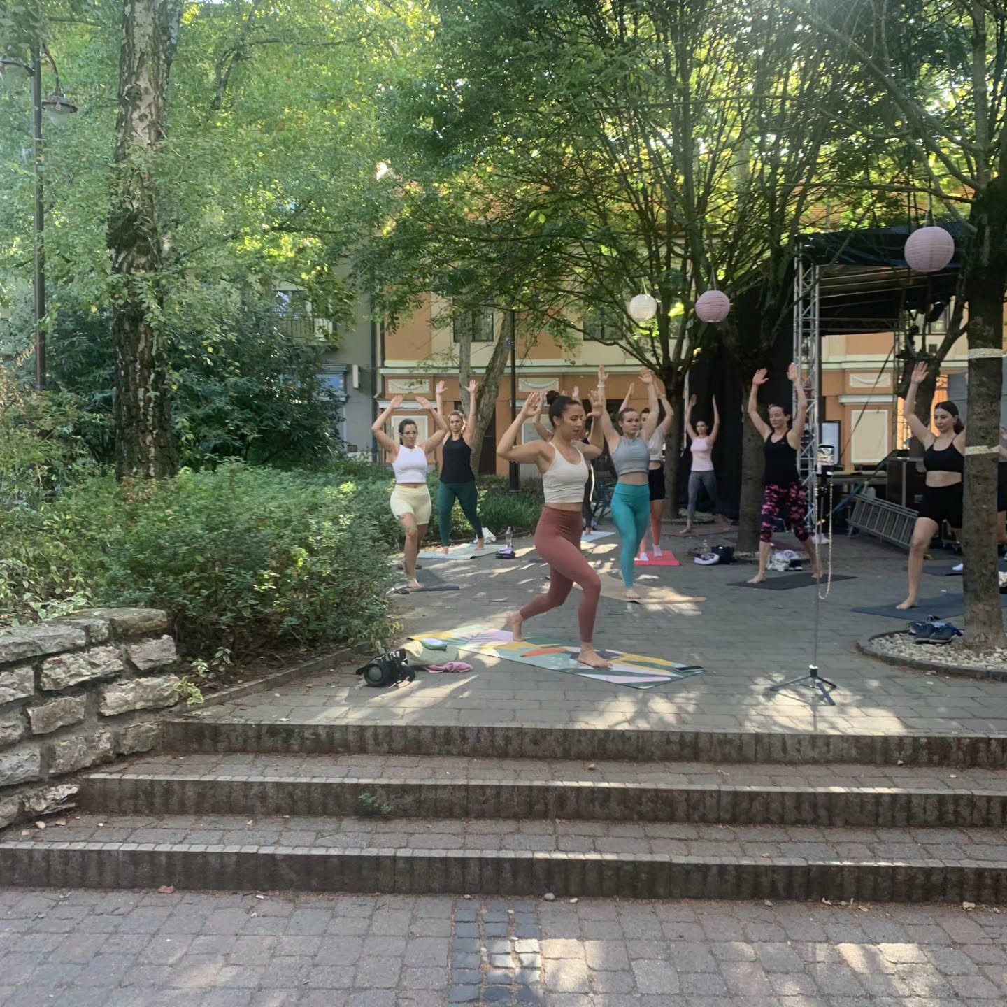 Szabadtéri közös mozgás Felde Rebeka korábbi edzésén